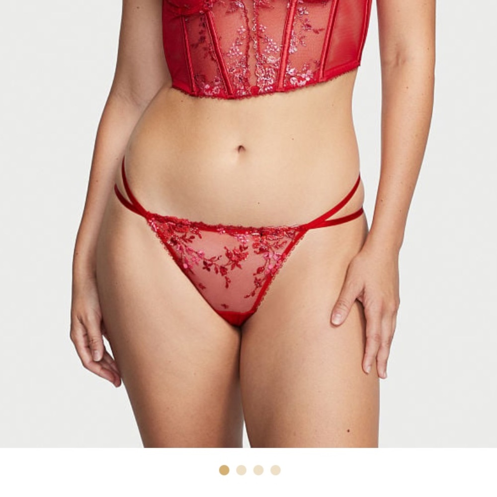 VERY SEXY
Floral Embroidery Thong Panty